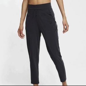 Nike Bliss Luxe - Women's 7/8 Training Pants size small